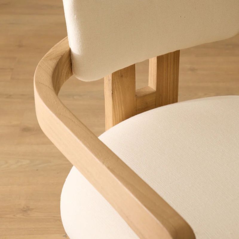 Chaise en bois hêtre en forme de (M)