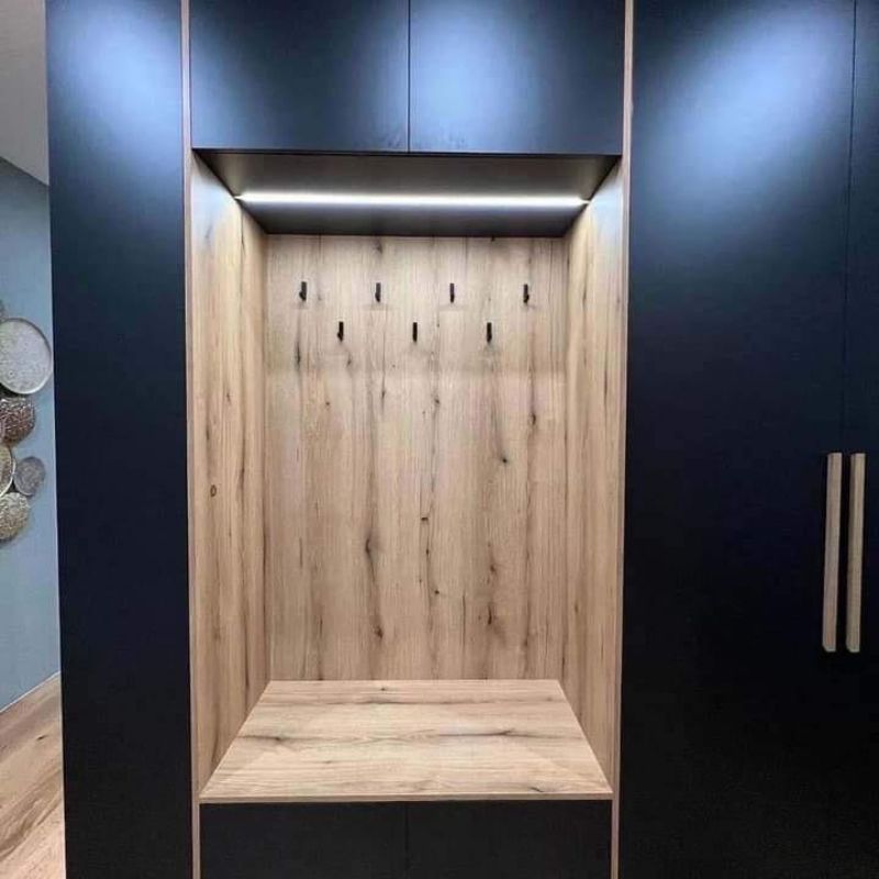 Placard de Rangement – Design Noir Mat & Chên