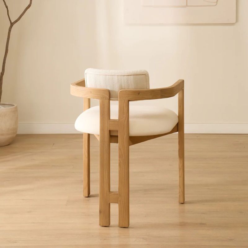 Chaise en bois hêtre en forme de (M)